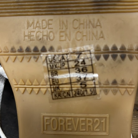 White strappy forever21 flat sandals - Picture 4 of 4